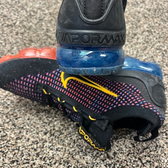 Size 7 Womens 8.5 Nike Air Vapormax Flyknit 2021 Black Blue Red DV2198-001 New - Picture 4 of 6